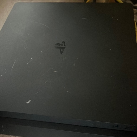 Great running ps4 slim lots of games